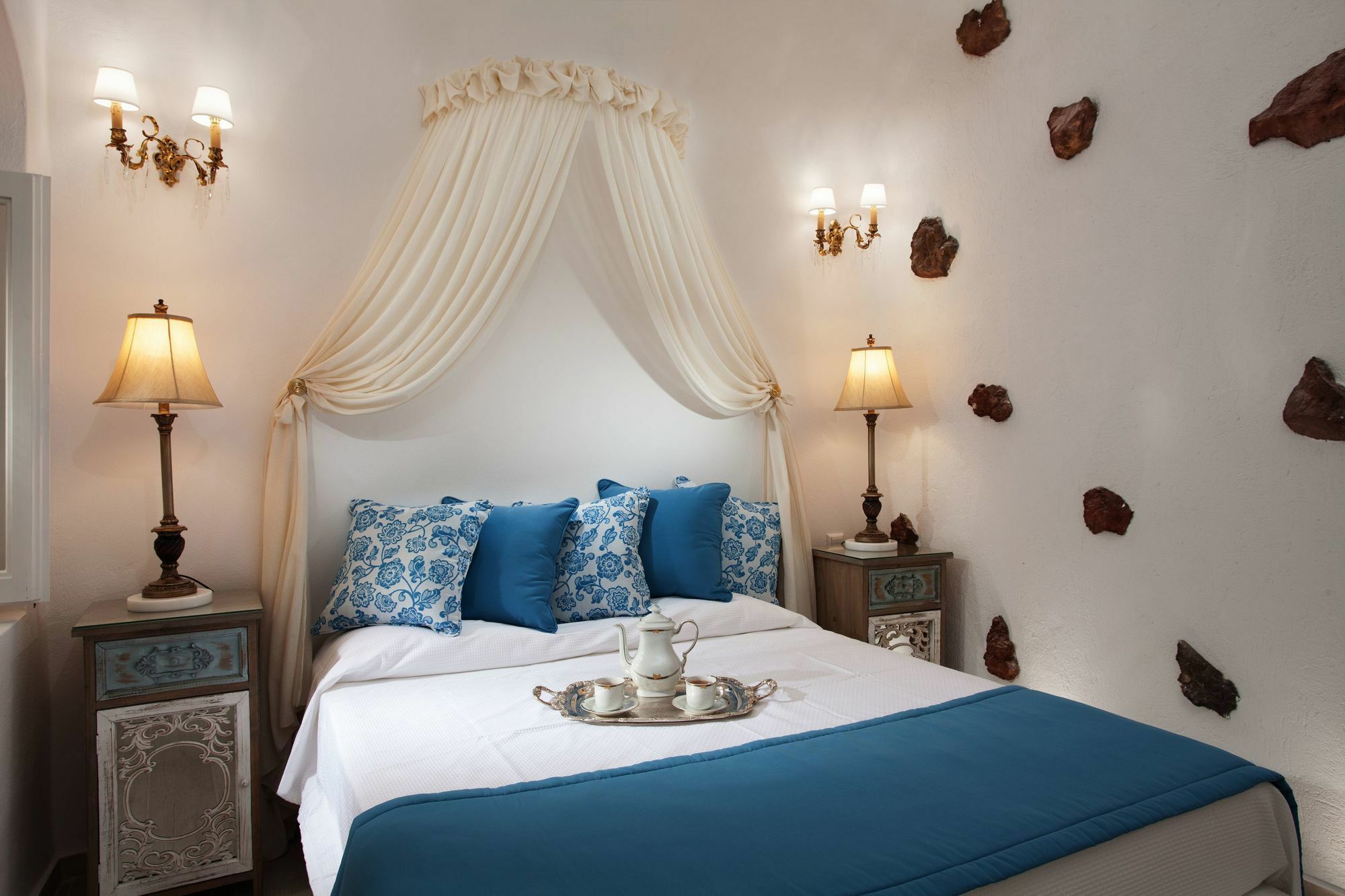 Olive Cave * Fira (Santorini)