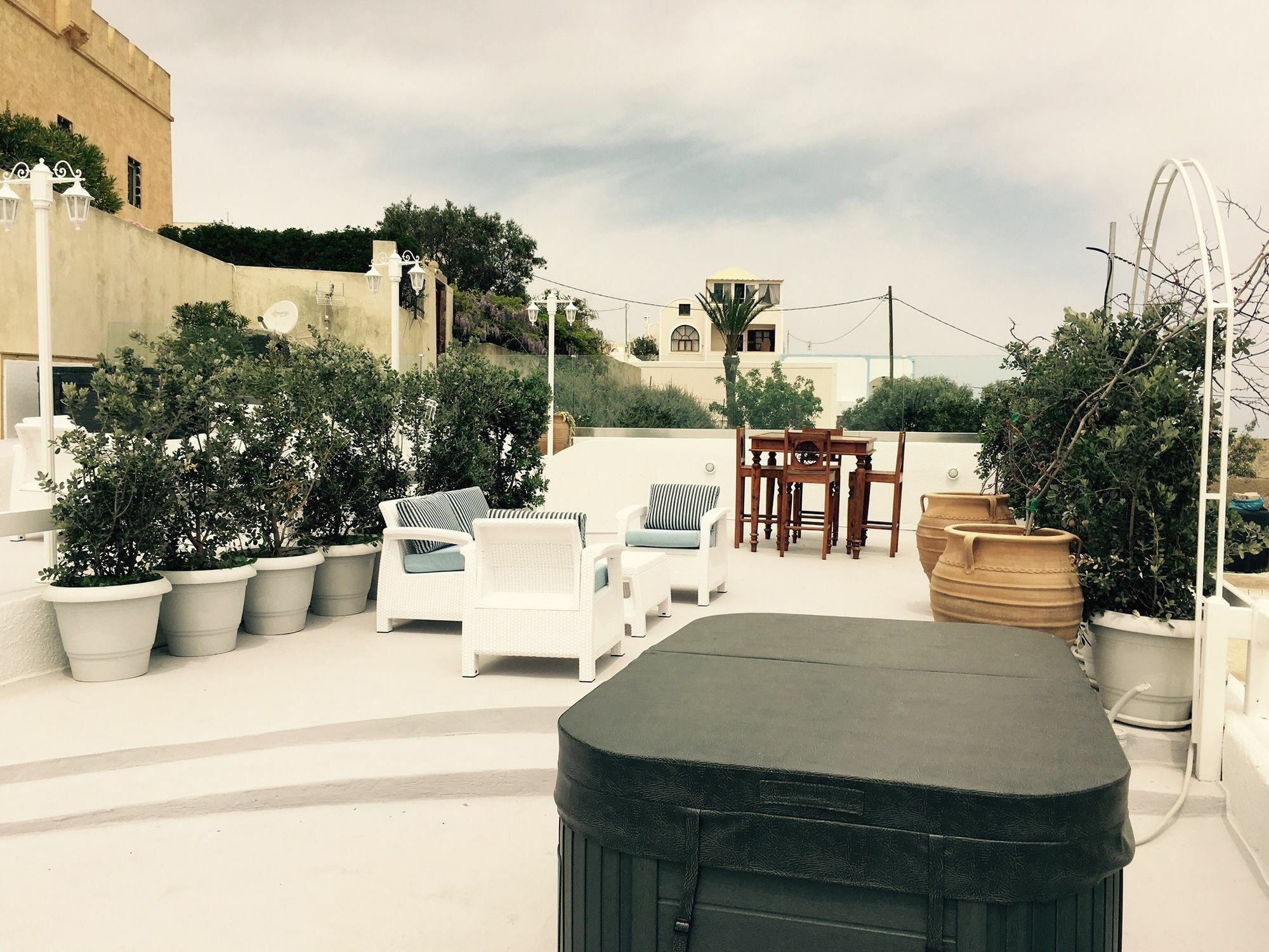 Olive Cave Villa Fira (Santorini)